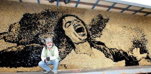 Vidéo de tous les hommages à MJ par des graffitis de rue dans le monde Albania-samir-stratis-mosaic-of-michael-jackson