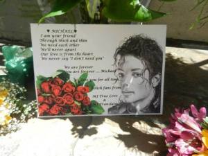 Michael anniversaire de son décès  déjà .........ans  Tumblr_n7ngyfojb61rs1z34o4_500